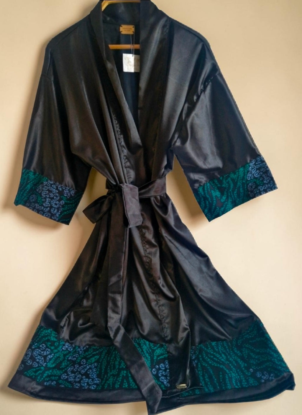 African Wax Print/Black Satin Robe (699 kr)