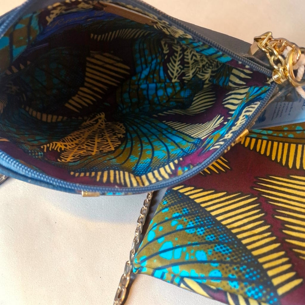 African waxprint/Vegan leather  Crossbody Bag (695 kr)