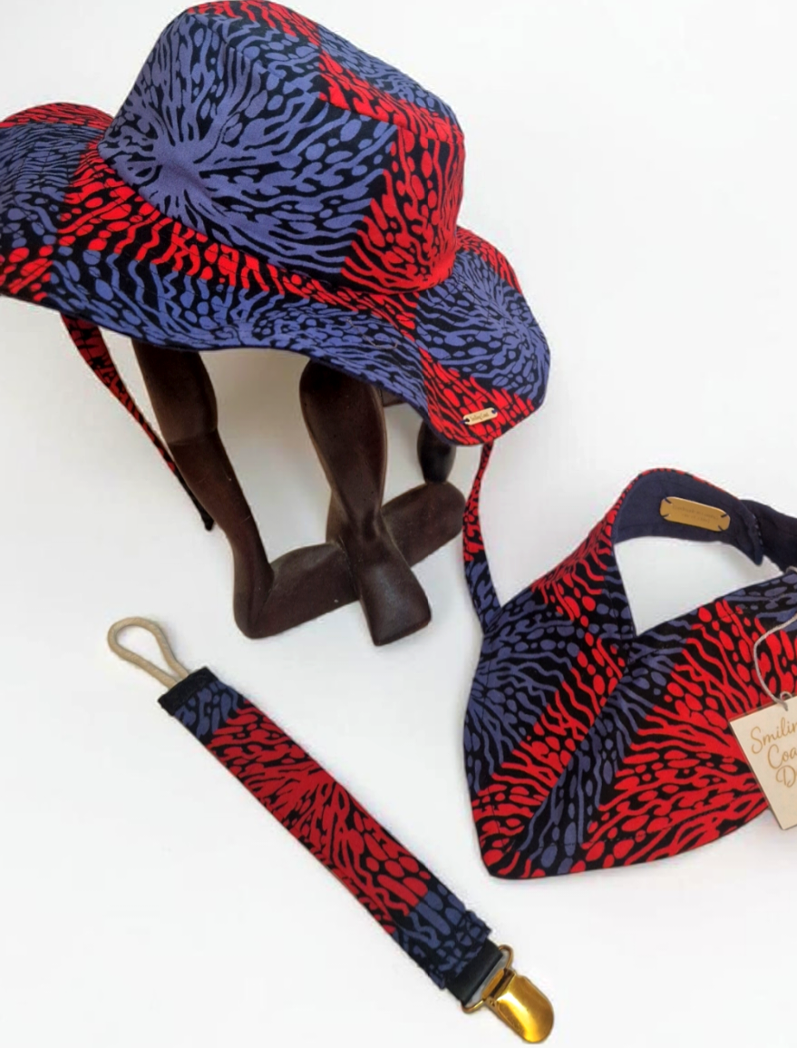 African Wax Print Baby Set – Sun Hat, Bib & Pacifier Clip (499 kr)
