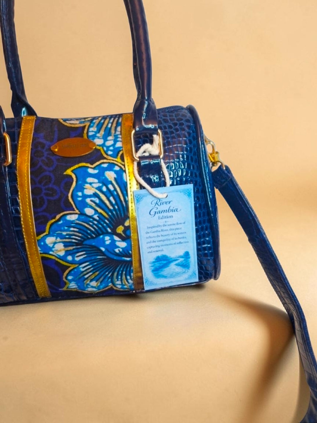 African Wax Print/Vegan leather Barrel Bag (895 kr)