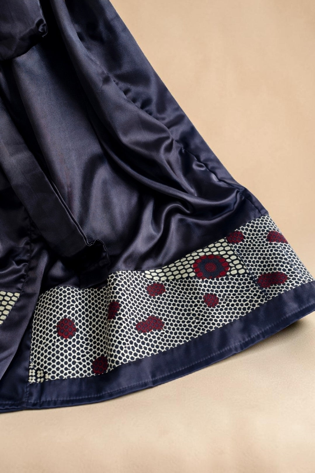 African Waxprint/Black Satin Robe (699 kr)